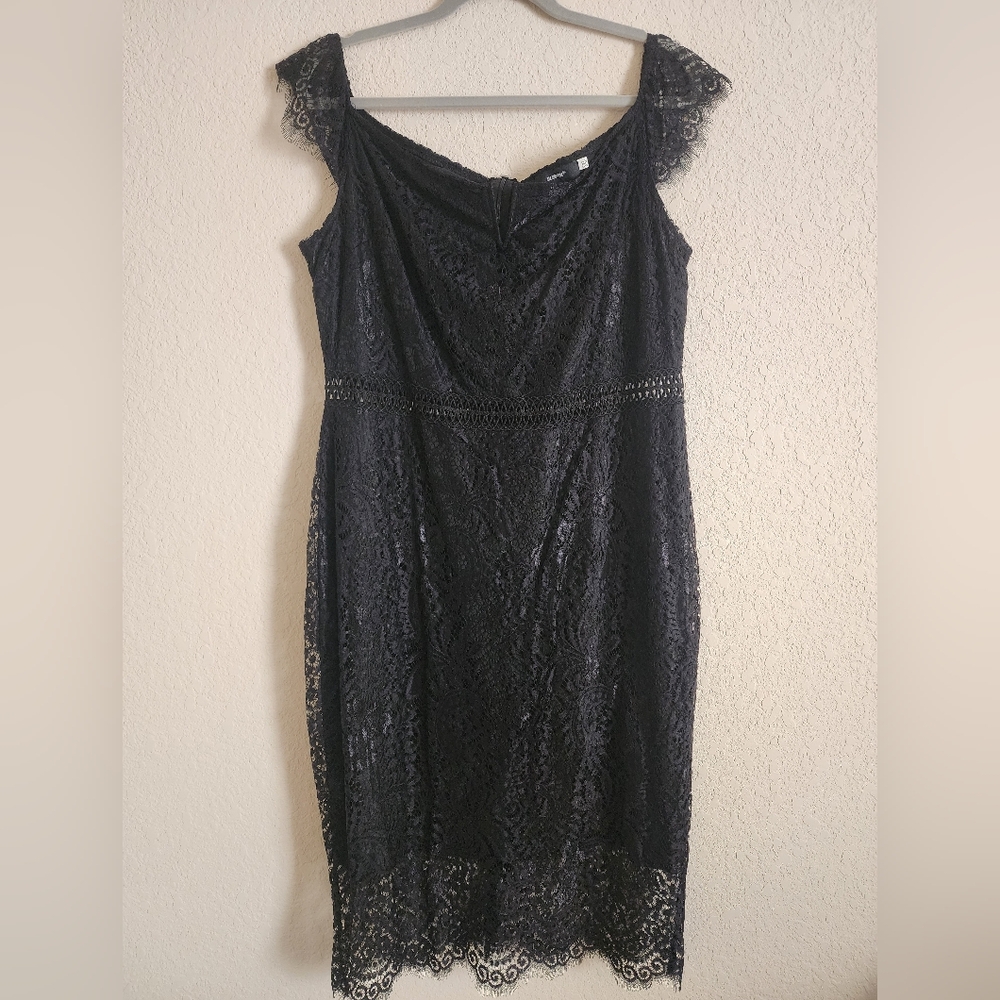 Elegant Floral Lace V Neck Short Fluttering Sleeves Knee Length Bodycon Dress